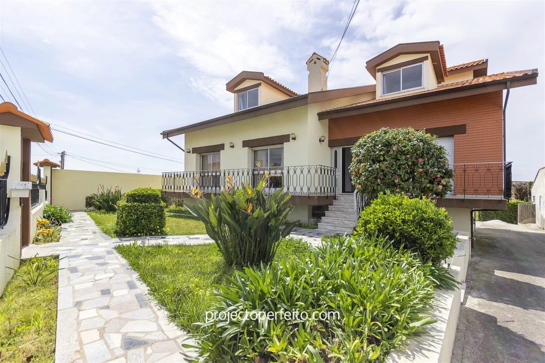 Moradia T6 para Venda em Silvalde Foto 2