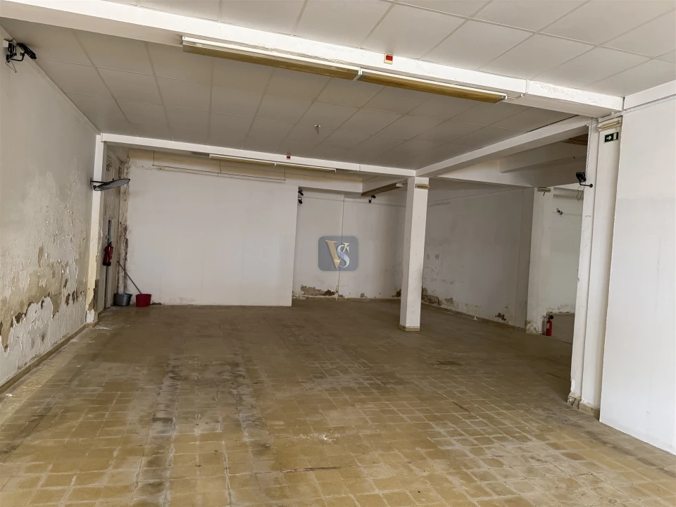 Armazém para Venda em Olhão Foto 10