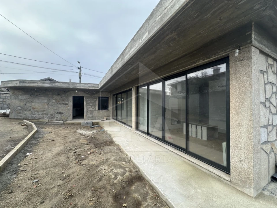 Moradia T2 para Venda em Antas Foto 2