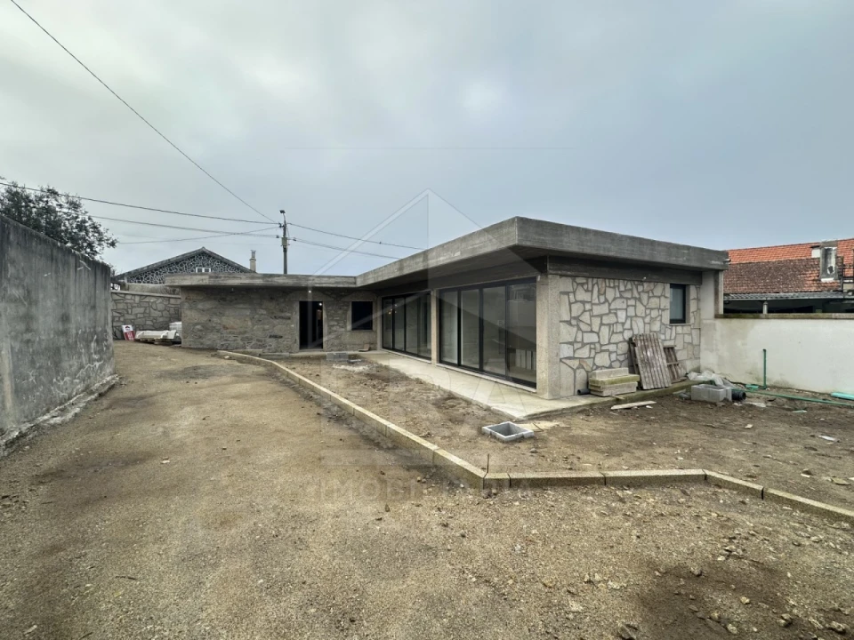 Moradia T2 para Venda em Antas Foto 3