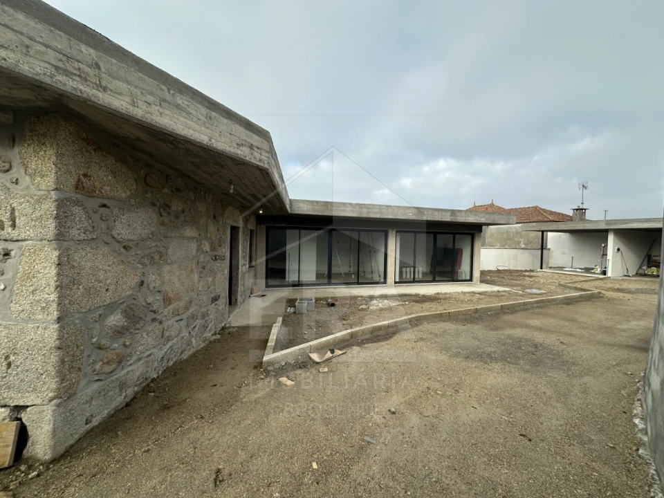 Moradia T2 para Venda em Antas Foto 4