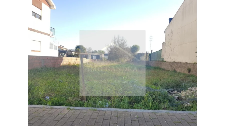 Terreno para Venda em Ermesinde Foto 1