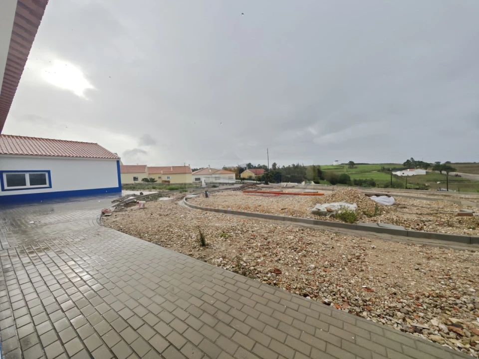 Negócio para Venda em Venda do Pinheiro e Santo Estêvão das Galés Foto 2