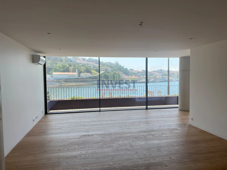 Apartamento T4 para Venda em Lordelo do Ouro e Massarelos Foto 1