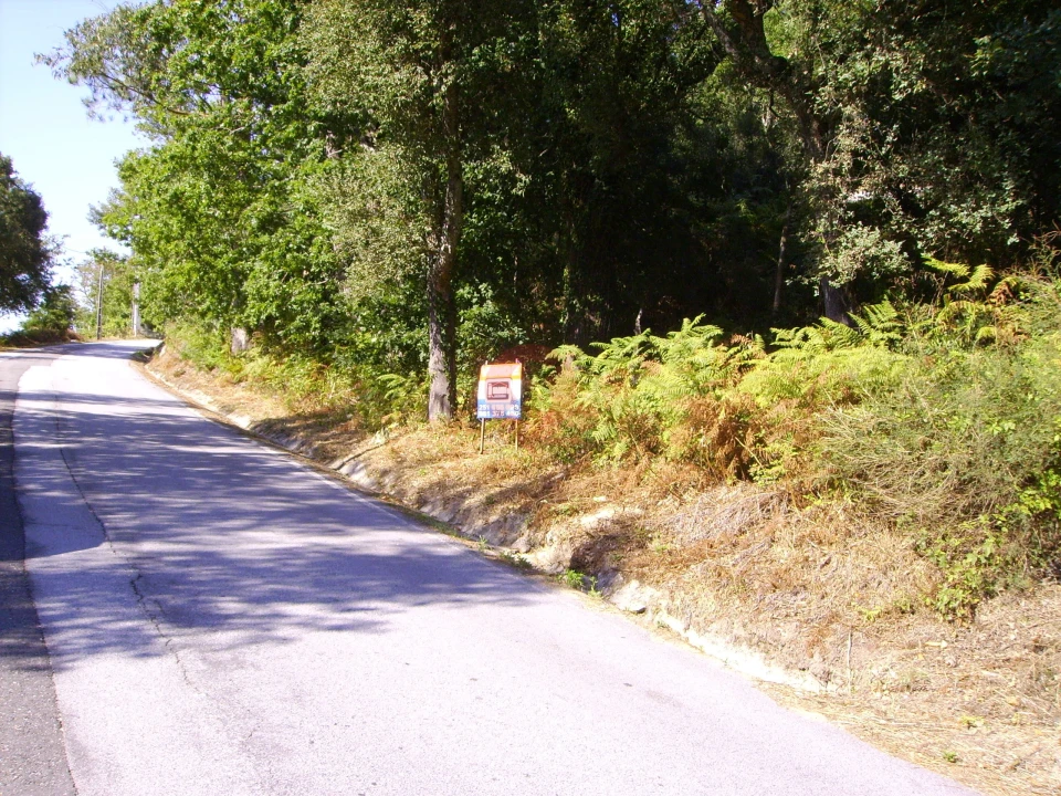 Terreno para Venda em Vila e Roussas Foto 1