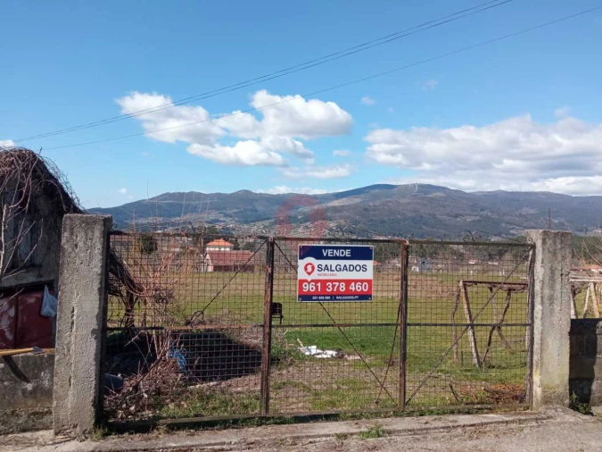 Terreno para Venda em Prado e Remoães