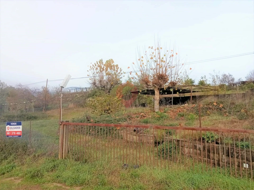 Terreno para Venda em Prado e Remoães Foto 1