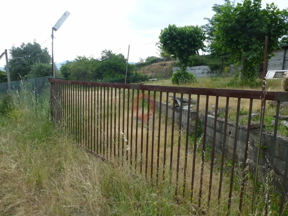 Terreno para Venda em Prado e Remoães Foto 2