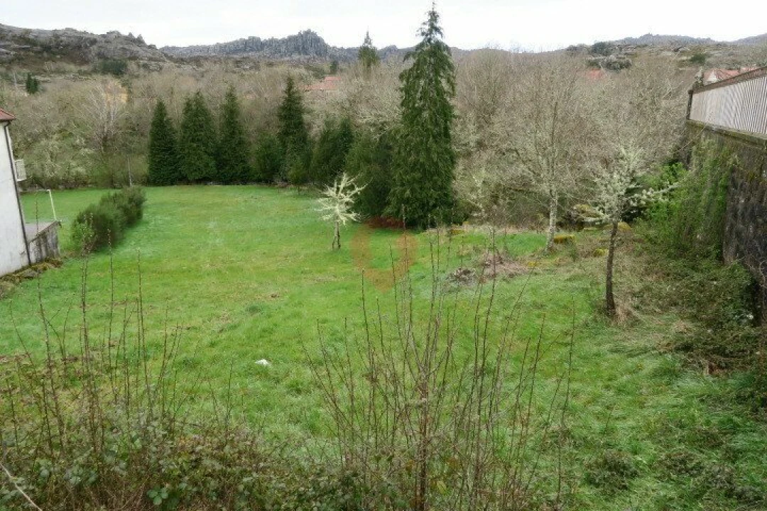 Terreno para Venda em Castro Laboreiro e Lamas de Mouro Foto 1