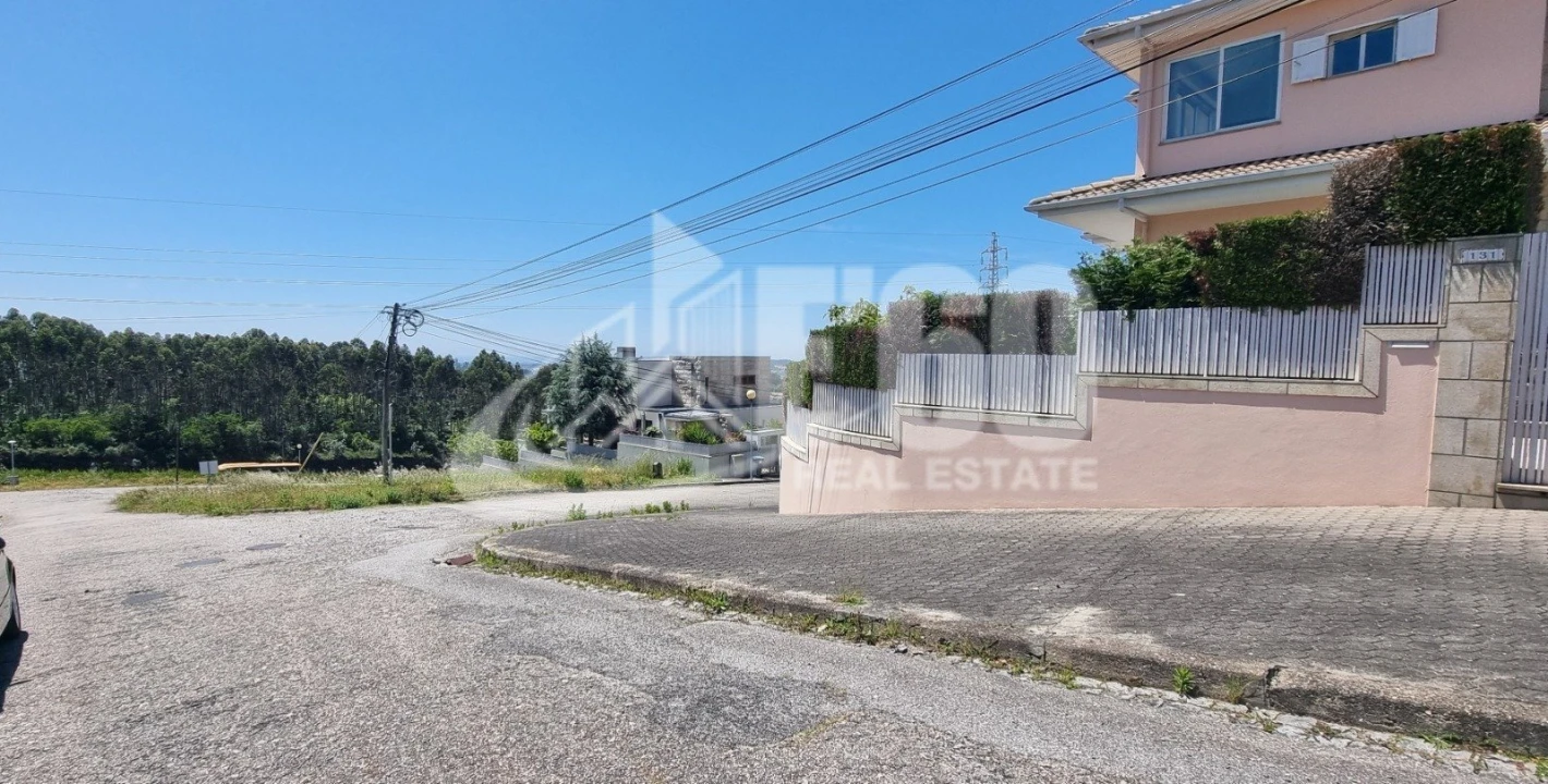 Terreno para Venda em São João da Madeira Foto 3