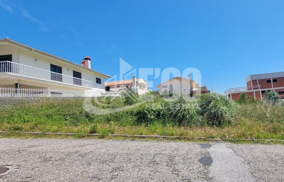 Terreno para Venda em São João da Madeira Foto 2