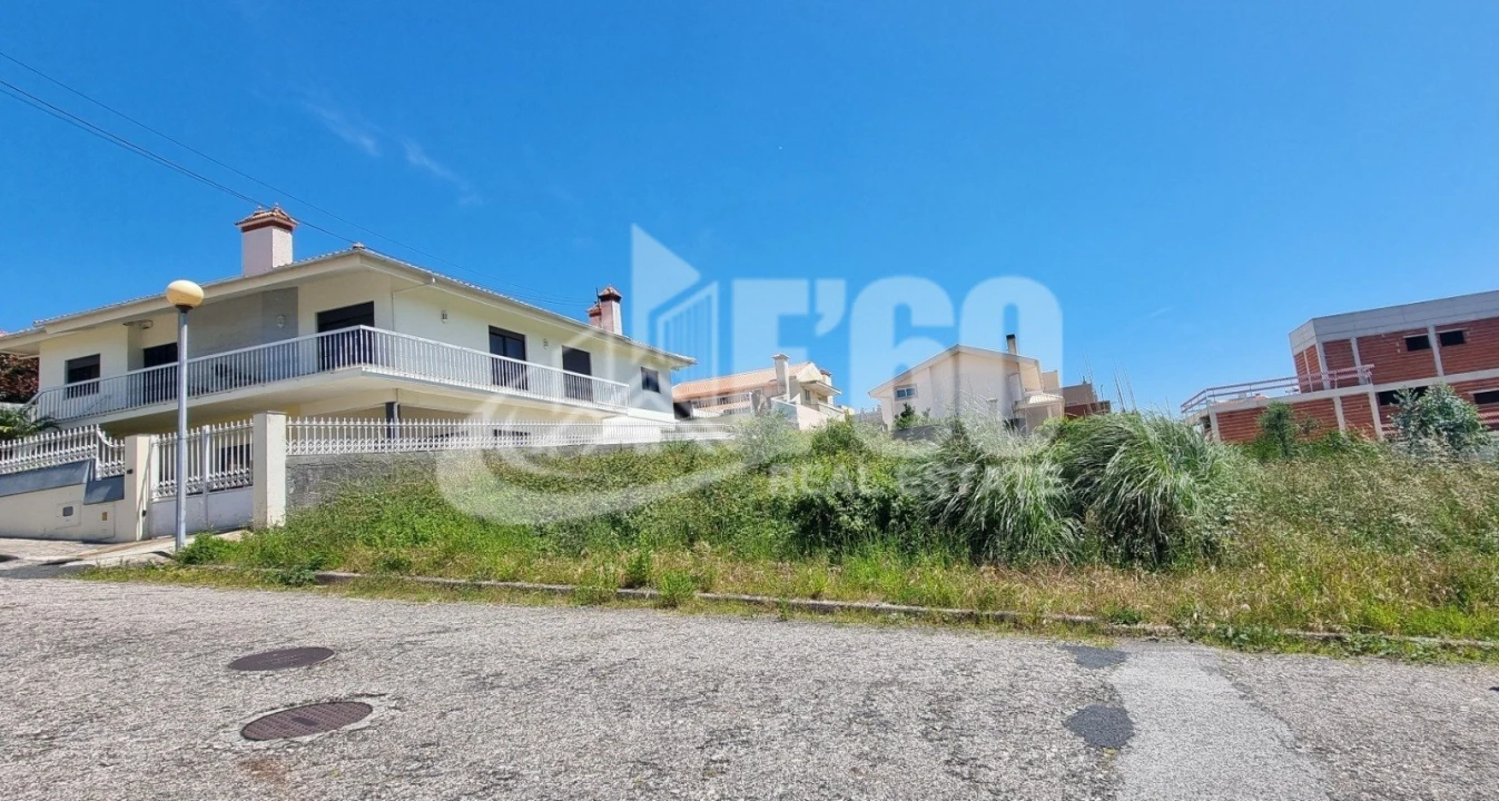 Terreno para Venda em São João da Madeira Foto 1