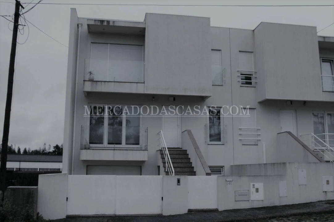 Terreno para Venda em Santa Maria de Lamas Foto 3