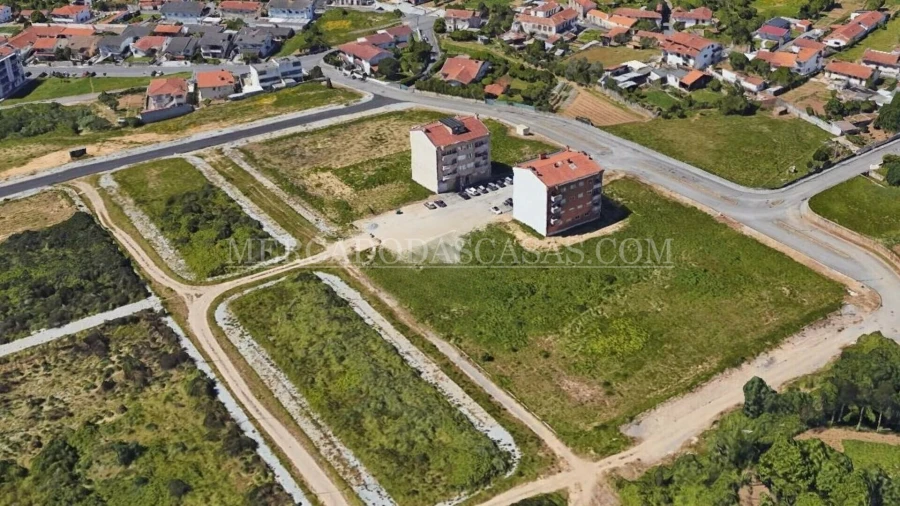 Terreno para Venda em Milheiros de Poiares Foto 2
