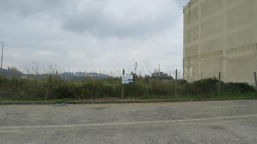Terreno para Venda em Milheiros de Poiares Foto 4
