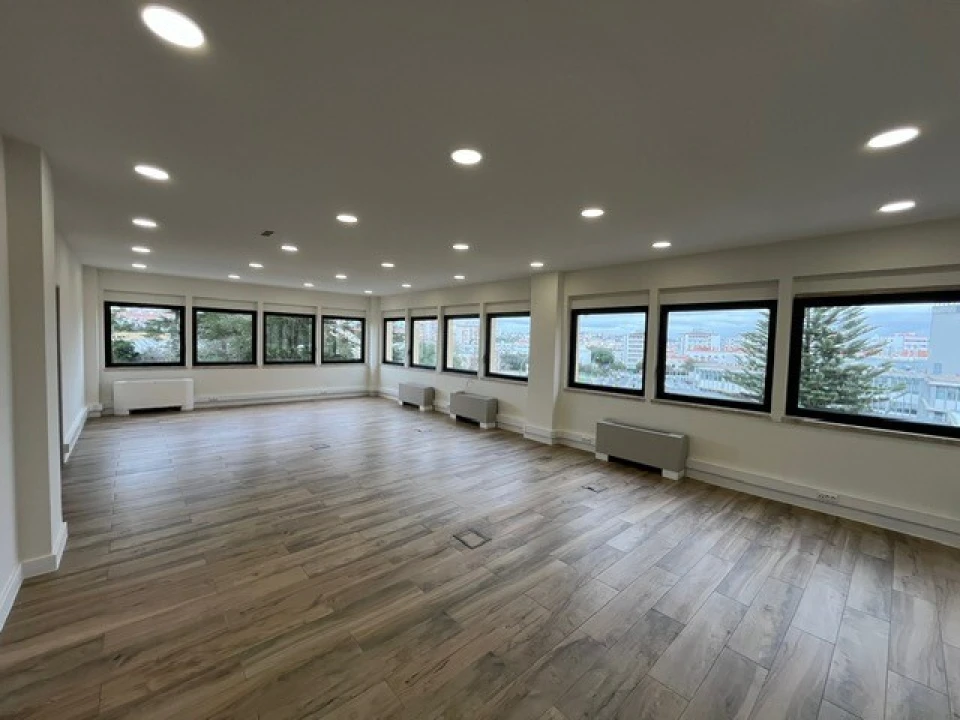 Escritório para Arrendamento em Barcarena Foto 7