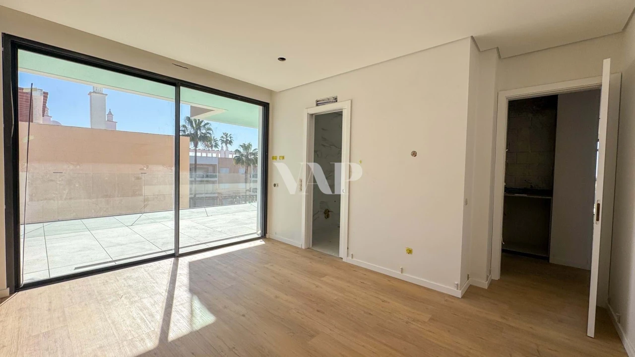 Apartamento T3 para Venda em Quarteira Foto 8