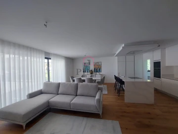 Apartamento T5 para Venda em Funchal (São Pedro)