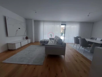 Apartamento T5 para Venda em Funchal (São Pedro)