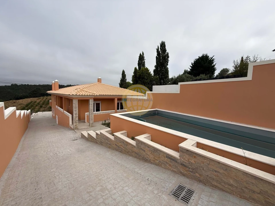 Moradia T3 para Venda em Salir de Matos Foto 1