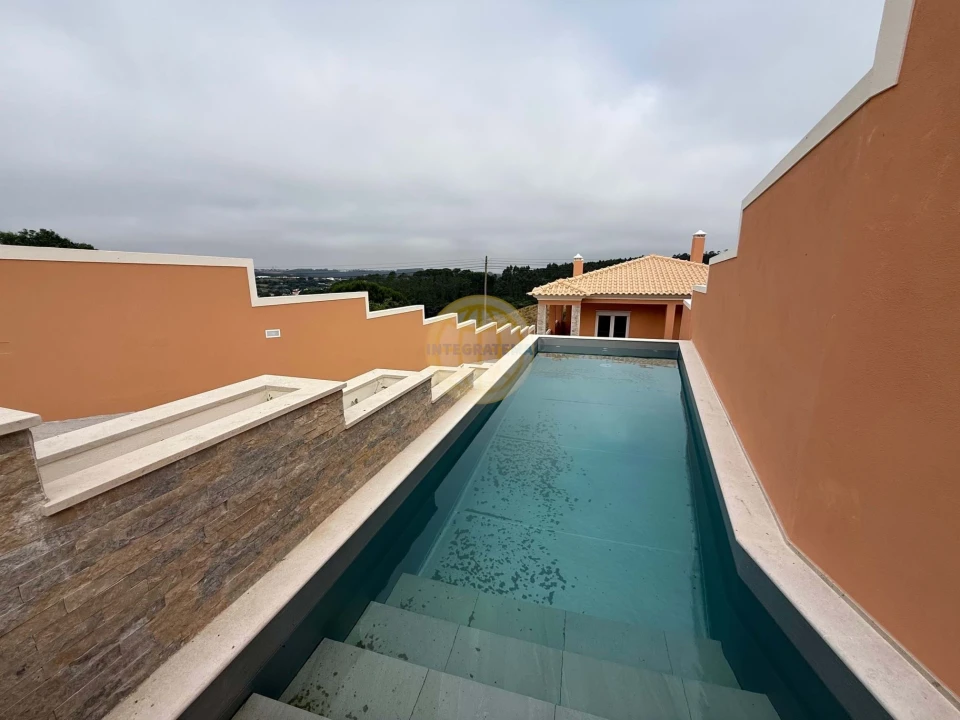 Moradia T3 para Venda em Salir de Matos Foto 2