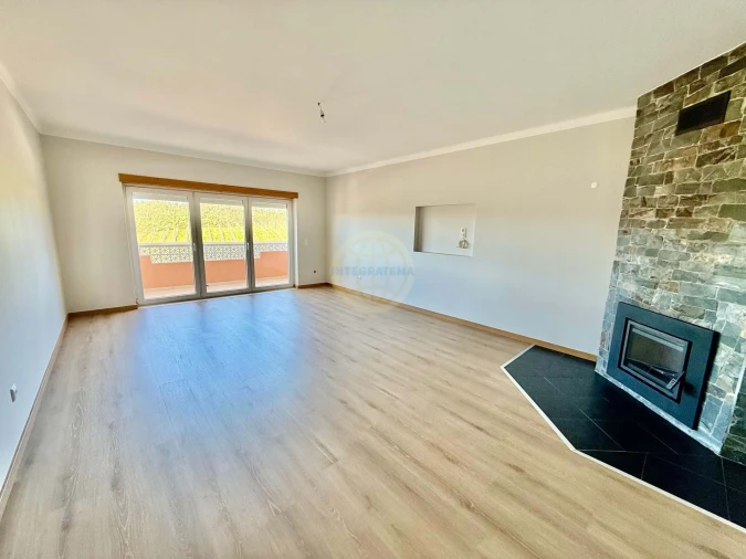 Moradia T3 para Venda em Salir de Matos Foto 7