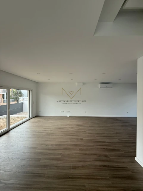 Moradia T3 para Venda em Charneca de Caparica e Sobreda