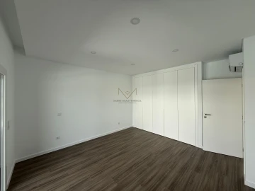 Moradia T3 para Venda em Charneca de Caparica e Sobreda