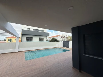 Moradia T3 para Venda em Charneca de Caparica e Sobreda