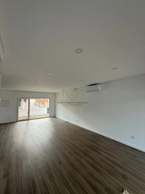 Moradia T3 para Venda em Charneca de Caparica e Sobreda