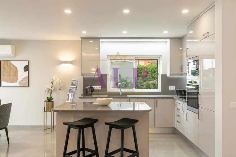 Moradia T2 para Venda em Lagos (São Sebastião e Santa Maria) Foto 8