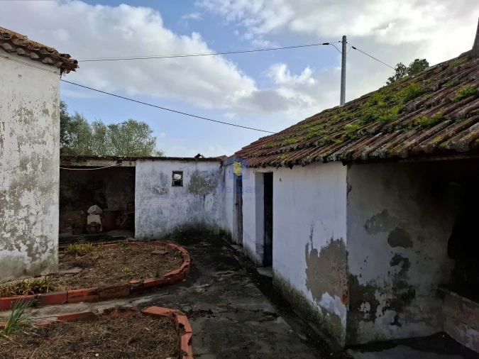 Moradia T4 para Venda em Cela Foto 34