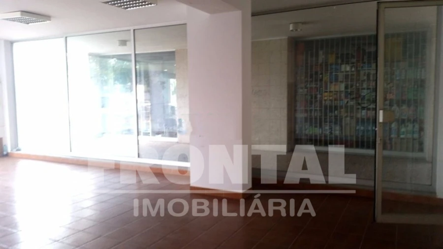 Loja para Venda em Pedrouços Foto 3