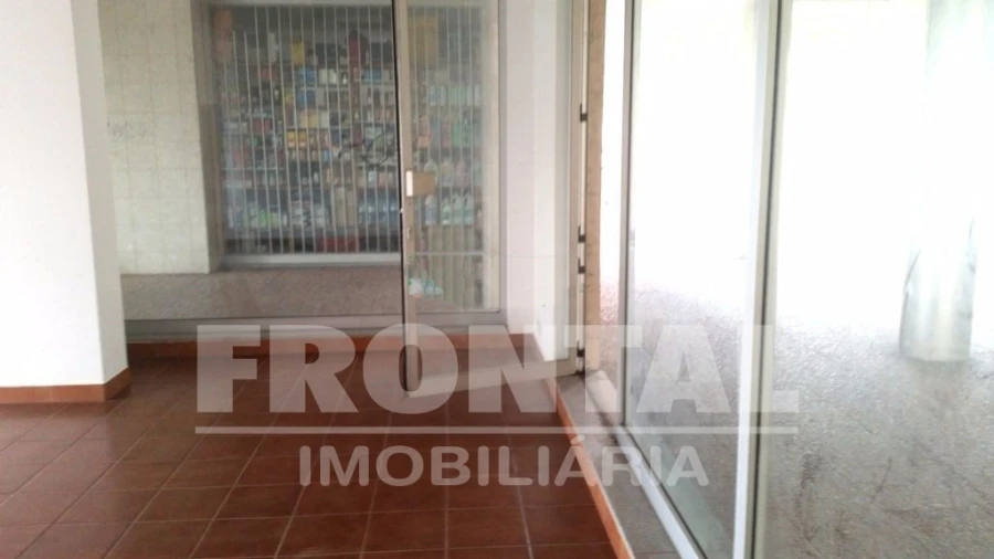 Loja para Venda em Pedrouços Foto 2