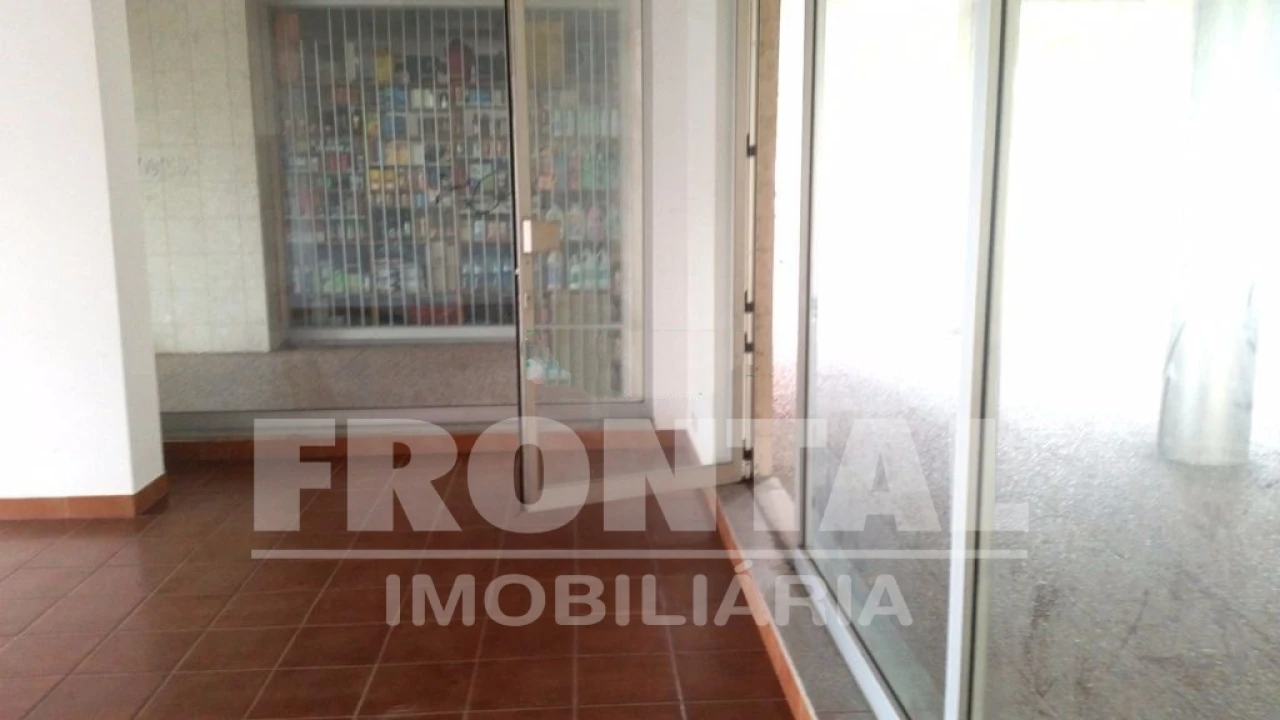 Loja para Venda em Pedrouços Foto 2