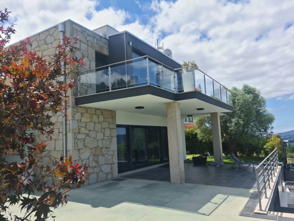 Moradia T5 para Venda em Loivo Foto 4