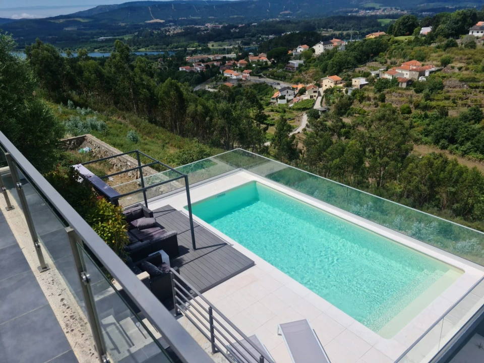 Moradia T5 para Venda em Loivo Foto 9