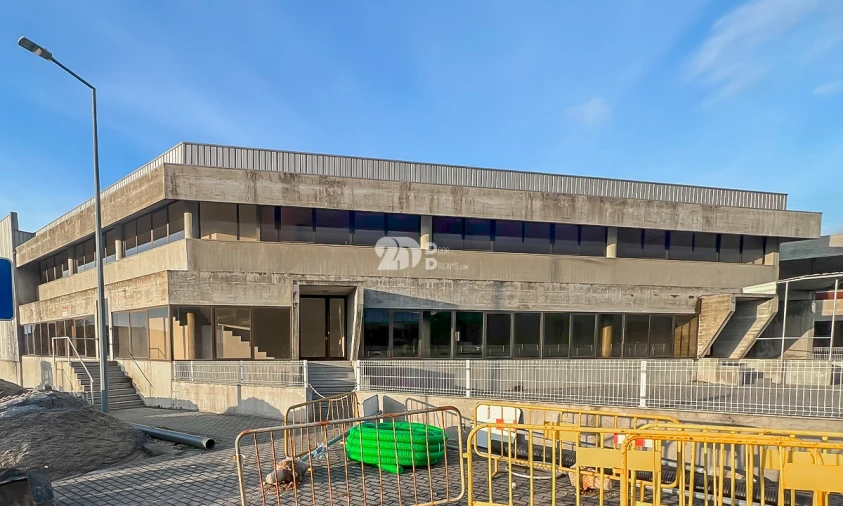 Armazém para Venda em Santo Tirso, Couto (Santa Cristina e São Miguel) e Burgães Foto 1