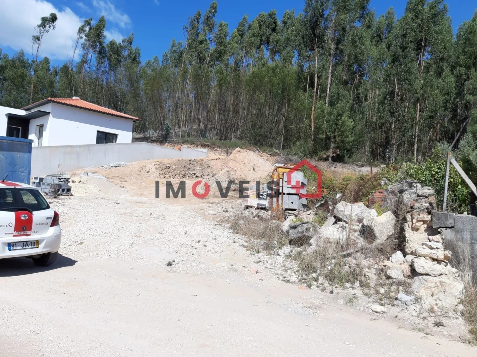 Terreno para Venda em Atouguia Foto 1