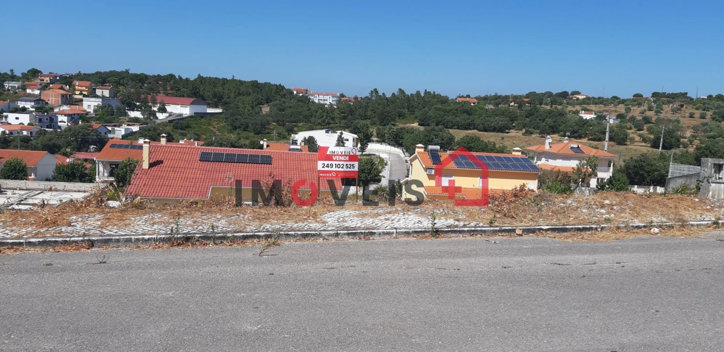 Terreno para Venda em São João Baptista e Santa Maria dos Olivais Foto 1