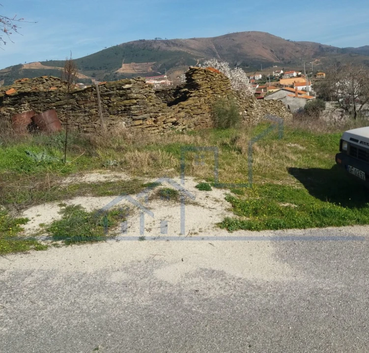 Terreno para Venda em Açoreira Foto 1