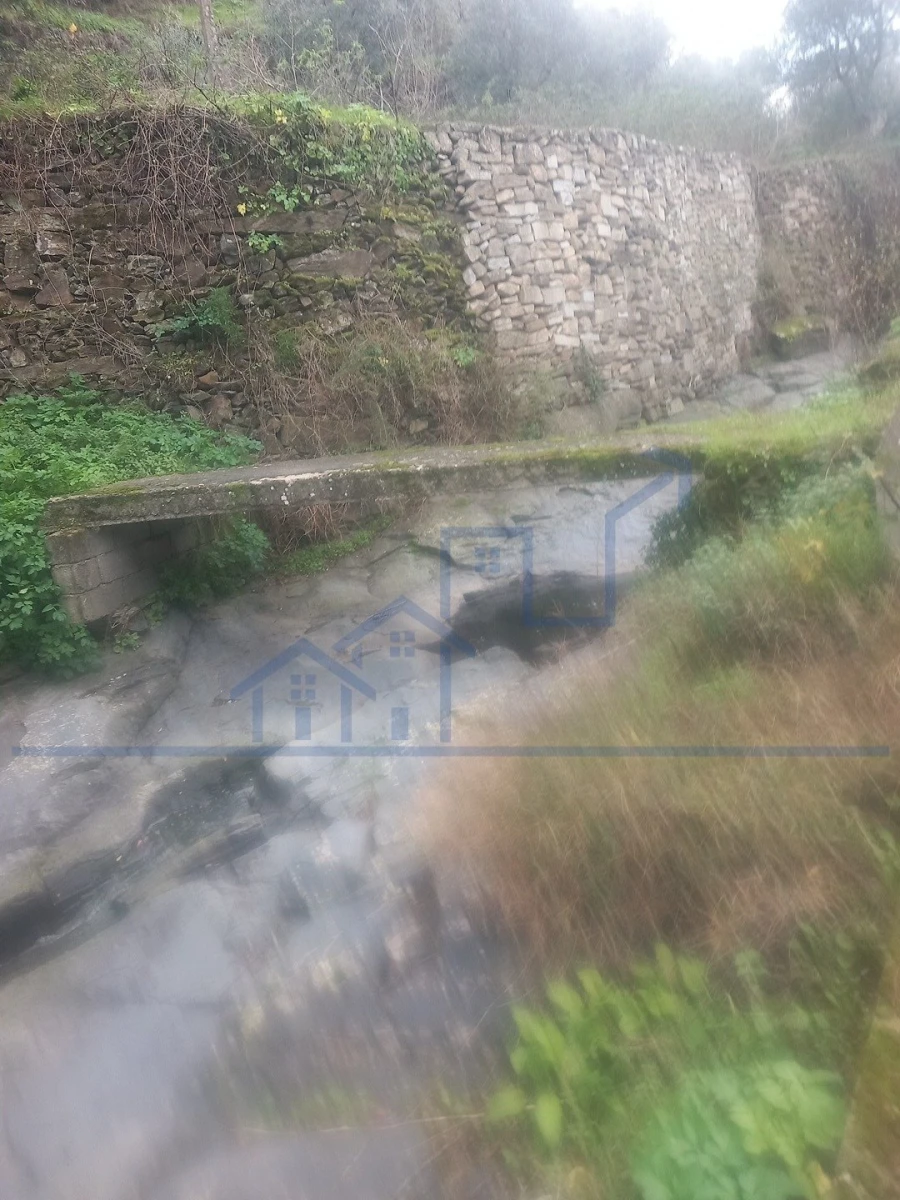 Terreno para Venda em Freixo de Espada a Cinta e Mazouco Foto 1