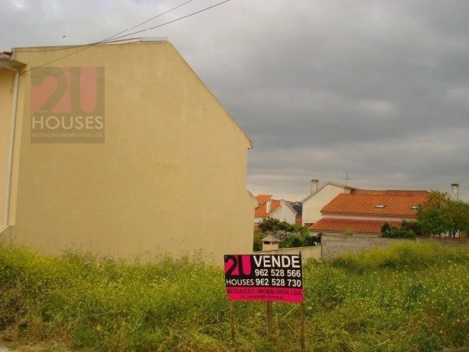 Terreno para Venda em São João Baptista e Santa Maria dos Olivais Foto 1