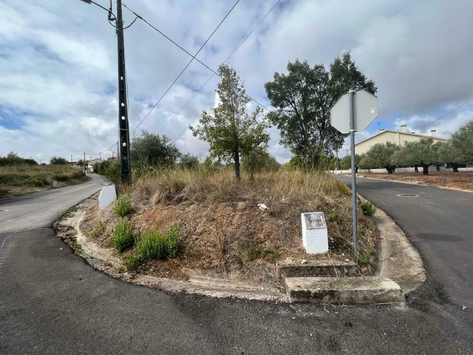 Terreno para Venda em São João Baptista e Santa Maria dos Olivais Foto 1