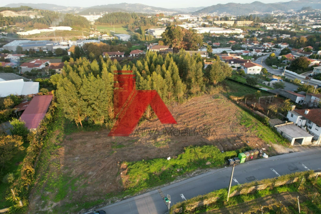 Terreno para Venda em Lordelo Foto 1
