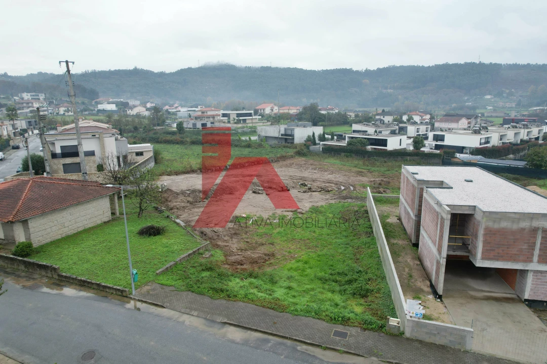 Terreno para Venda em Prazins Santo Tirso e Corvite Foto 1
