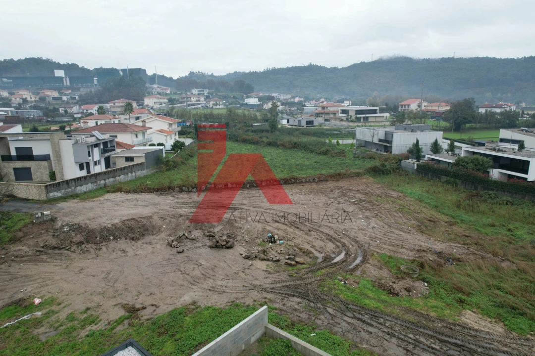 Terreno para Venda em Prazins Santo Tirso e Corvite Foto 1
