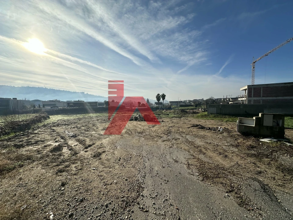 Terreno para Venda em Prazins Santo Tirso e Corvite Foto 2