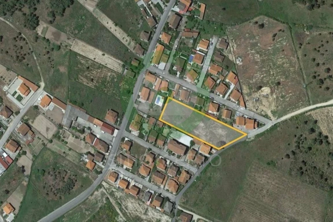 Terreno para Venda em Vila Verde da Raia Foto 1