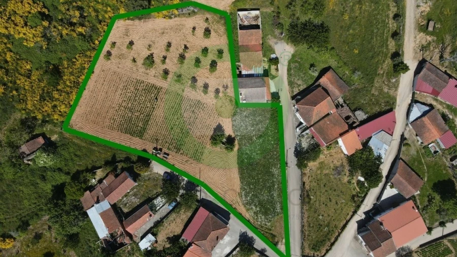 Terreno para Venda em Curopos e Vale de Janeiro